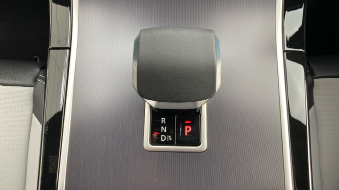 Land Rover Range Rover Velar 3.0 D300 MHEV Belgravia Edition Satin 5dr Auto Diesel Estate - Image 38